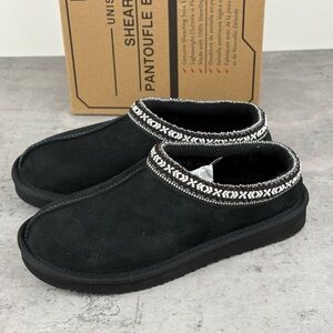 kirkland Signature shearling slippers Women’s 6 Black New In Box Black Noir